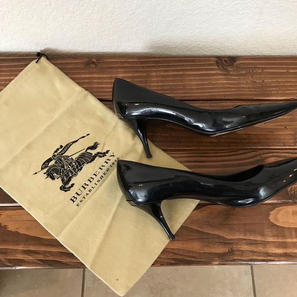 Burberry Shoes - Size 39 Burberry Black Patent Leather Pumps
